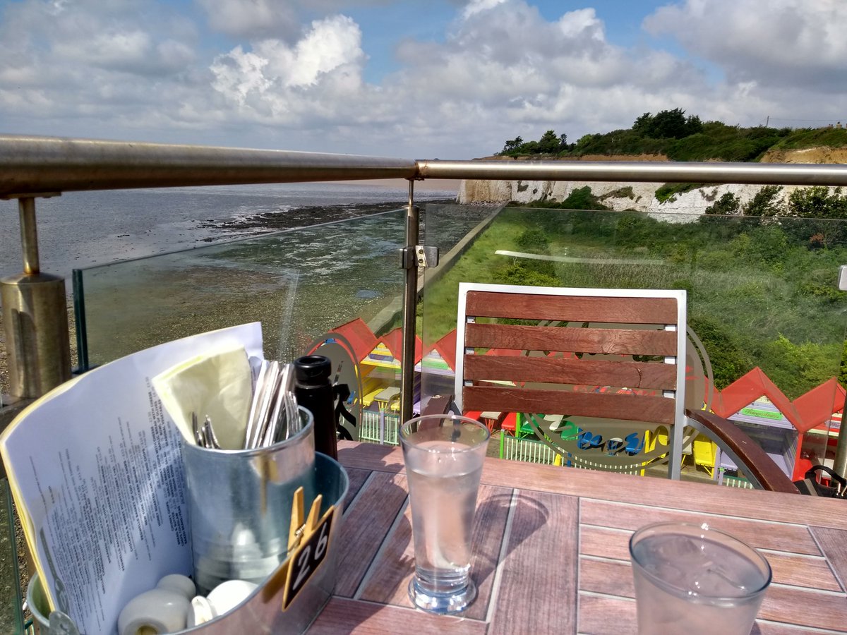 How's this for a breakfast view?

#PegwellBay #Ramsgate 
#SeaviewRestaurant