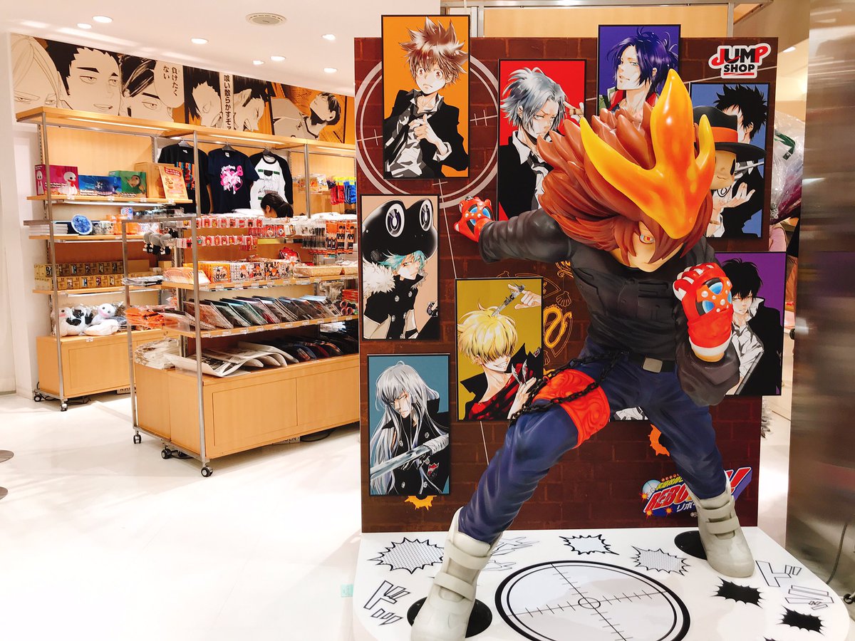 広島parco 店内はジャンプヒーローの立像がズラリ カッコいーーぃ ジャンプショップ