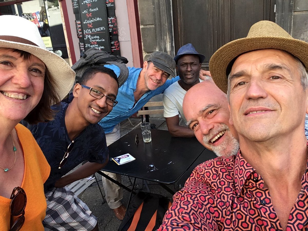 CoppensBruno's tweet photo. Souvenir du denier jour du Festival d’Avignon avec l’équipe du « Crocodile » dont mon fiston, Patrick Donnay et qq bières...:) #episcene #patrickdonnay #loverbooke #humour #offavignon #maisonephemere #ilfaisaitboncejourla https://t.co/JqZ2gXsrIt