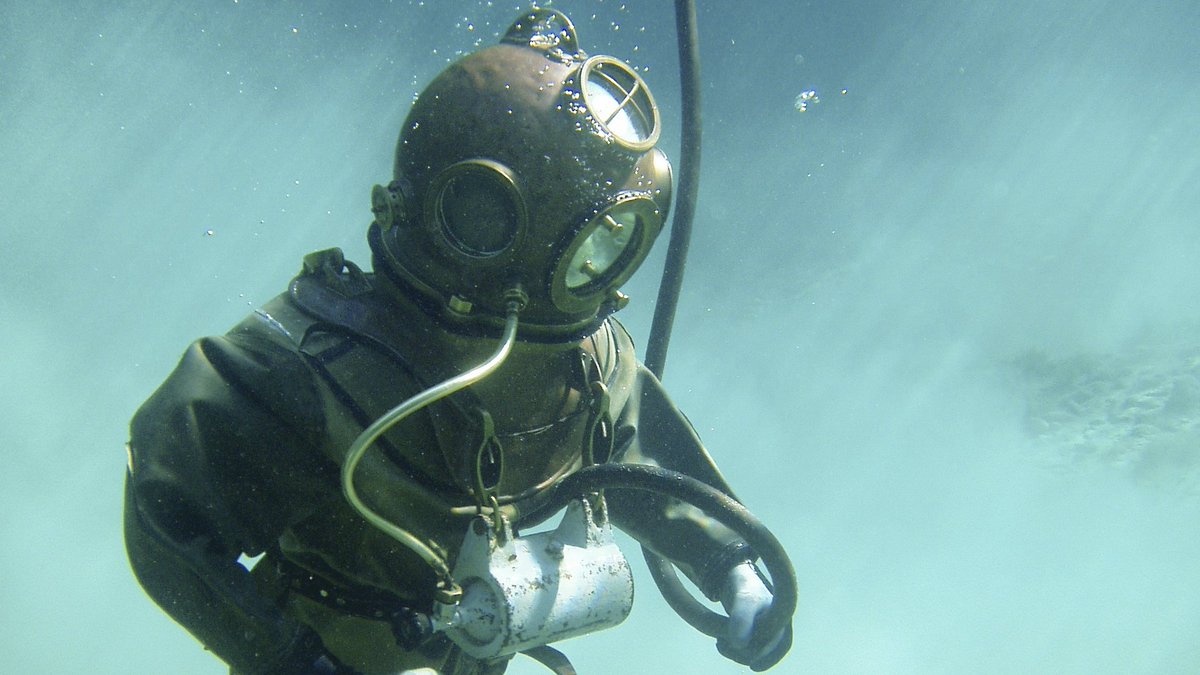 It's the weekend!! Where are you diving? #winterdiving