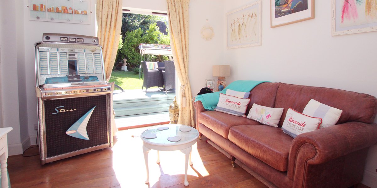 Indigo_Ampthill's tweet photo. This beautiful #FeatureProperty is a must see! The 3 bed detached, Grade II listed cottage is located in central Ampthill. With exposed beams and a charming country garden, this property exudes character.
Call #IndigoAmpthill on 01525 213321 & click > https://t.co/ni8Z26XEtK https://t.co/7haatSmi6l