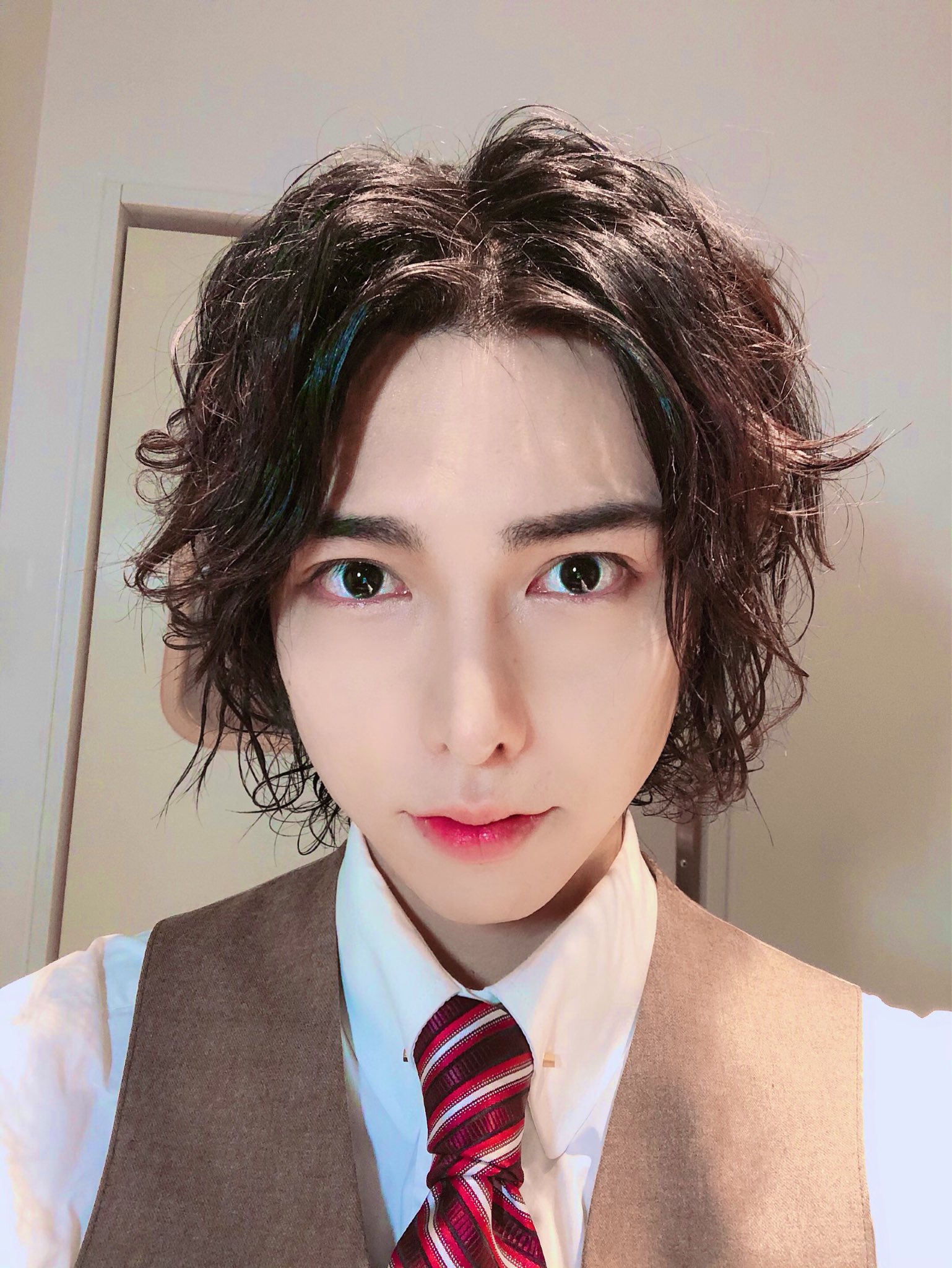 須賀 京介 この度は大人気アプリ Identity V 第五人格 の舞台化 Identity Stage にて私 須賀 京介 探鉱者ノートン キャンベル を演じさせて頂く運びとなりました 原作フアンの方々のご期待に添えるよう精一杯演じさせて頂きます 自己紹介が