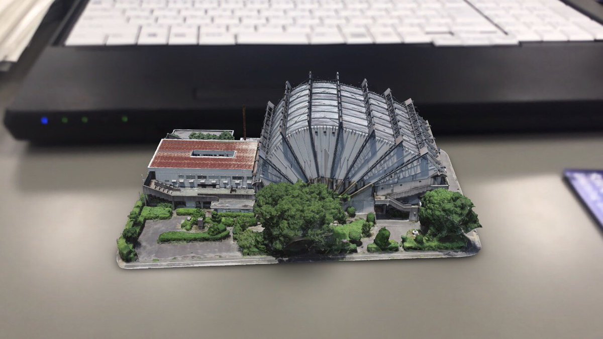 H10092046's tweet image. PC前に静かに佇む都城市民会館。 #gluon #KUMONOS