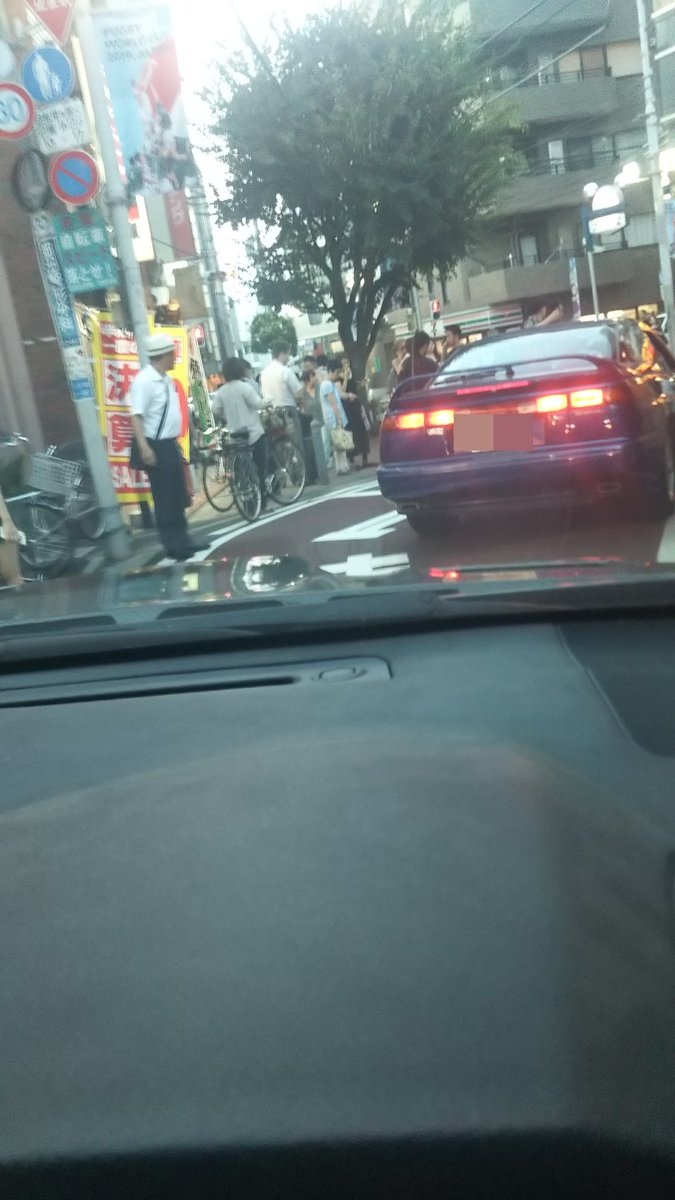 Aghadesたか 18 25分くらいに通りかかる 三軒茶屋で当て逃げがあったらしく 人倒れて人だかりが 一般の方が交通整理をされていて 今当て逃げがあって救急車 警察をと 車か自転車か ホントに当たったのか詳細は不明だが 心当たりあるなら戻れ Aghadesたか 18 25分くらいに通りかかる 三軒茶屋で当て逃げがあったらしく 人倒れて人だかりが 一般の方が交通整理をされていて 今当て逃げがあって救急車 警察をと 車か自転車か ホントに当たったのか詳細は不明だが 心当たりあるなら戻れ