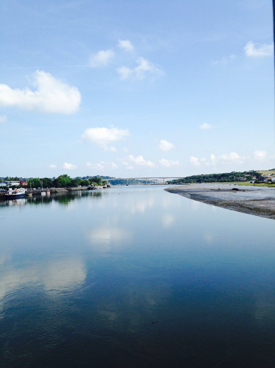 goodyer_rob's tweet photo. Bridge Friday, with beautiful clear skies and still waters! #art #photography #landscape #landscapephotography #view #boats #bridge #skies #summer #reflection #artist #artistslife #rural #devon https://t.co/WEE3Bo8CdG