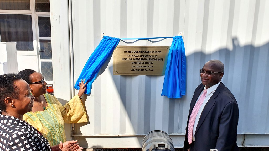 AJRodriguezUN's tweet photo. The hybrid solar system installed by @undptz  is currently the biggest solar power plant site in #Tanzania!

It will cover 70% of the power at the @UnitedNationsTZ House &amp; save over $34k per year.

It makes economic sense &amp; is also a win for the environment.

#CleanEnergy #UNTZ https://t.co/dttaW4LuA7