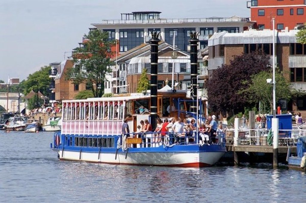 W I N | A 3 course lunch for 2 in The Petersham Restaurant 
followed by a return boat trip on <a href="/TurkLaunches/">Turk Launches</a> from Richmond to Kingston with a mini bottle of Prosecco per person!
⭐ Simply like and Retweet before 25th August for your chance to win ⭐ #Competition #win #Richmond