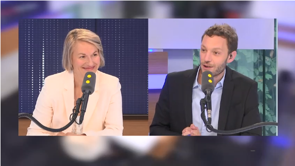 AFnewsroom's tweet photo. "Les A220-300 commandés par Air France émettront 20% de CO2 en moins et seront 2x moins bruyants + dès 2019 la suppression progressive des plastiques à usage unique" @AnneRigail, DG d'#AirFrance sur @franceinfo rappelle nos engagements environnementaux.

👉https://t.co/Nj8NGbM5De https://t.co/Jm5MrPNGNq