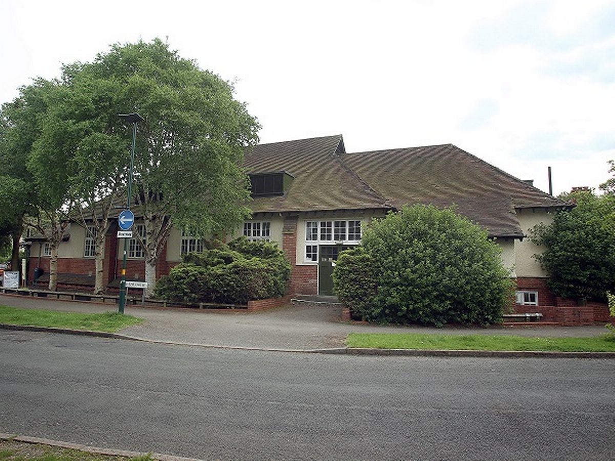 digi_kick's tweet photo. We are super excited to start the Moor Pool Hall Projects today in Harborne! Head down today at 4pm for the Social Internet Access Project, or at 5:30 for the Digify Project... #Digify #TeaandTinternet #communitylinks Harborne Parish Lands Charity @SarahJH7777 @HarborneWMP https://t.co/nICSaXDpq9
