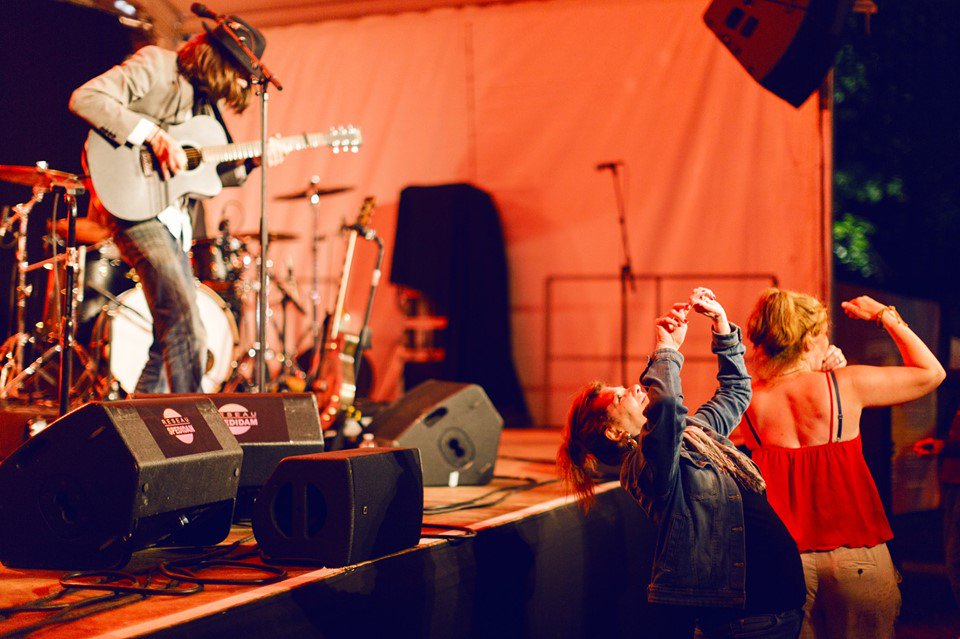 📸 SOUVENIR 📸

Brr, les températures baissent, le froid s'installe... Pour se réchauffer on se rappelle du show de Slim Paul sur la Scène Île-de-France 💃🕺

© Marie Rouge