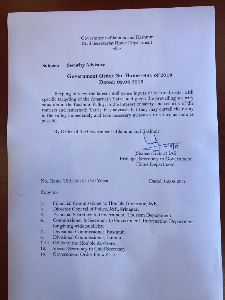 StoriesByShalu's tweet image. #Amarnath yatra pilgrims and tourists asked to leave #kashmir immediately, amid specific security threat to them. Indian Army blames #pakistan for trying to ‘disrupt peace’