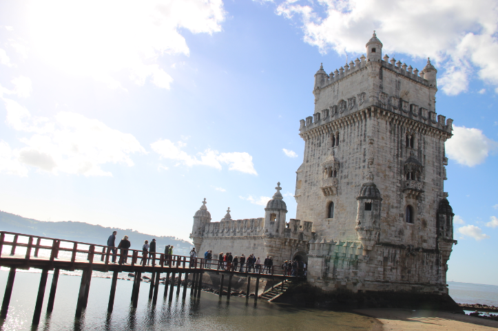 ViajerasconB's tweet photo. La Torre de Belem es una joya de la ciudad de #Lisboa. Hoy en día se puede visitar tan solo con atravesar una pasarela, pero originalmente ¡estaba completamente rodeada de agua!
📷 @A_D_Romano
@bthetravelbrand
#ViajerasConB3 #ViajerasConBLisboa https://t.co/XsMANWP4YD