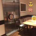 元銀行だったテナントにラーメン屋が入った結果？屈強な金庫がそのままに!