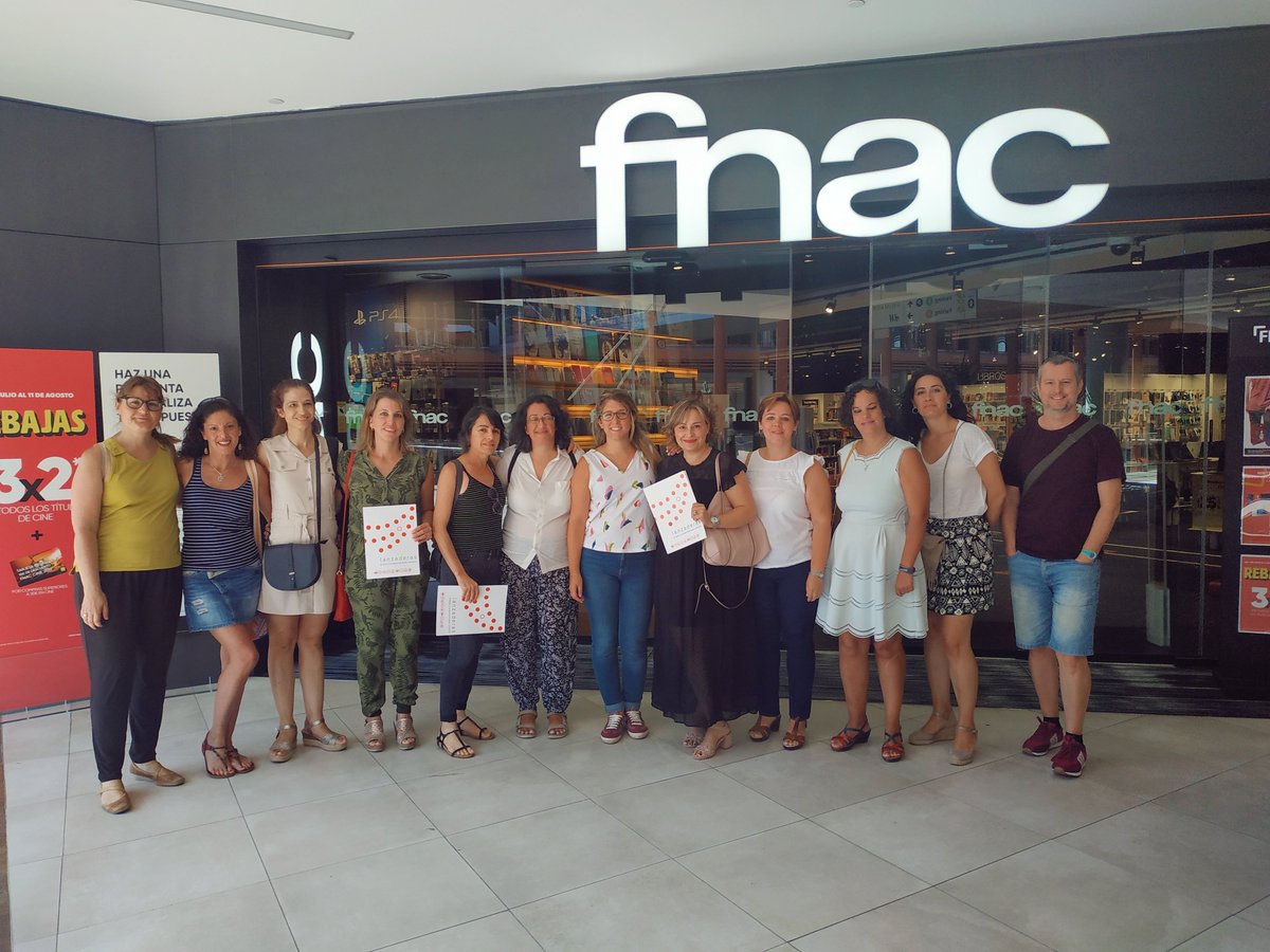 ¡Nueva #colaboración entre #Lanzaderas!🚀✨Hoy los equipos de <a href="/LanzaSevilla19/">Lanzadera de Empleo Sevilla</a>, <a href="/LanzaCoriadlRio/">Lanzadera Coria del Río 2019</a>, <a href="/lanzaderacamas/">Lanzadera de Camas 2019</a> y <a href="/Lanzadera_180/">@Lanzadera de la Rinconada 2019</a> se han reunido con Cristina Maraver, responsable de #RRHH de <a href="/Fnac_ESP/">Fnac España</a> #Sevilla 📚🎶, para conocer cómo atraen #talento. ¡Mirad que foto más chula! 📸