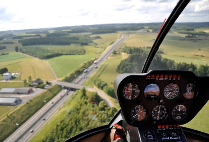 🚁 On vous guide sur la route des vacances à bord du Mobicoptère. Rendez-vous dès 15h30 sur <a href="/Classic21/">Classic 21</a> <a href="/vivacite/">VivaCité 📻</a> et <a href="/lapremiere/">La Première</a> 
#Trafic #Vacances