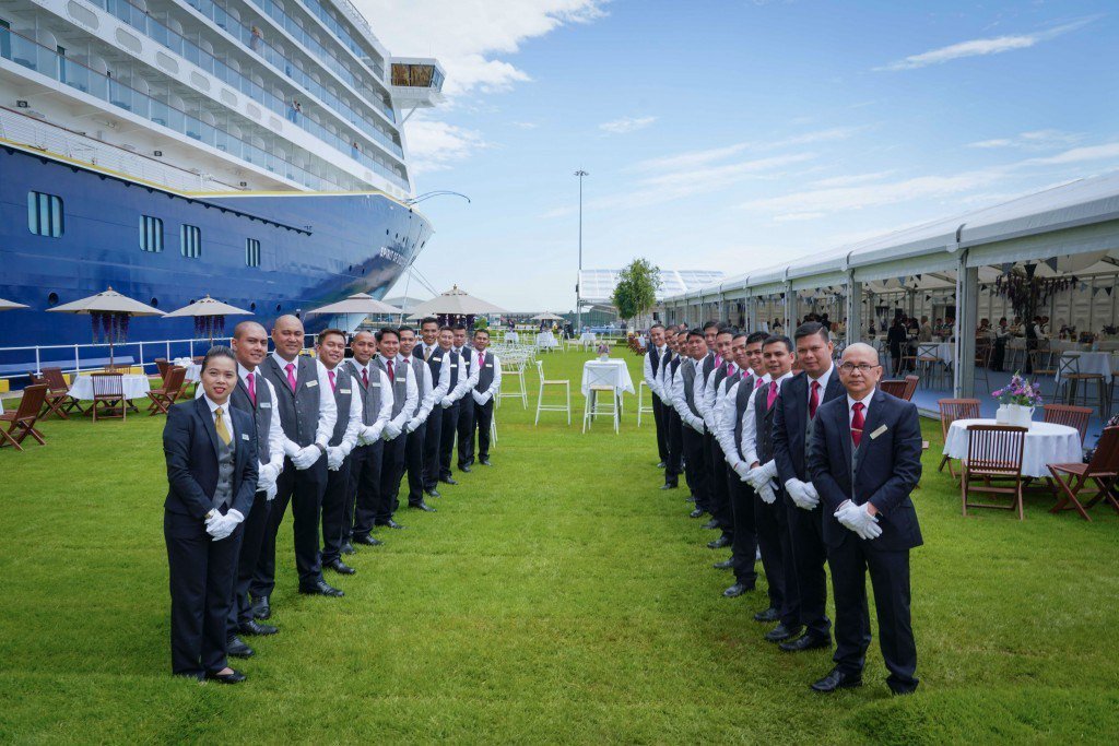 Garden party transformation fit for a Duchess wowgrass.com/garden-party-t…