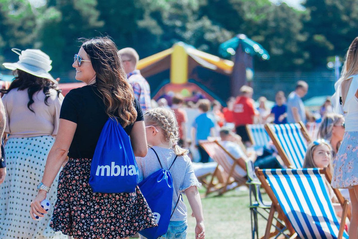 CRelocation's tweet image. Lots of family fun to be had at the @ChesterRaces this weekend! There will be a petting zoo, Chester FC soccer skills zone, story-telling and live music this Sunday. #Chester buff.ly/331iGVX