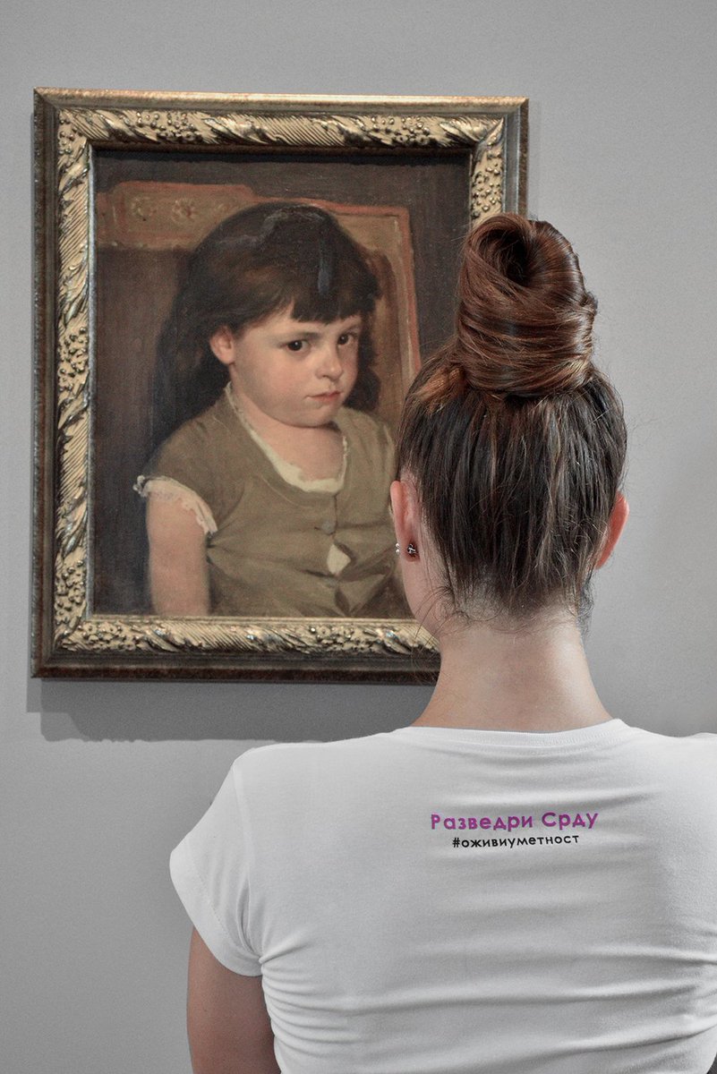 Инспирисана сликом Уроша Предића ''Надурена девојчица'' модна дизајнерка ZAGA је осмислила јединствену креацију.
Изаберите своју мајицу, разведрите Срду и оживите уметност!
Мајице су доступне у музејској продавници у величинама S, M, L и XL.