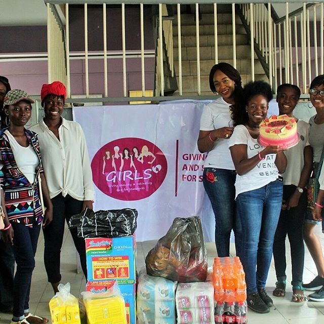 Girlshub1's tweet photo. passion can move mountains... find something you're passionate about and run with it..at GIRLS we are passionate about encouraging fellow girls.founder of GIRLS passionately talking to the beautiful young girls we visited at the Lagos state girls correctional center
#girlspower https://t.co/f0D3MrMpZ2