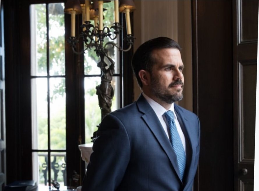 green_astrid's tweet photo. Tuiterlandia y como nos llaman fotutos, trolls #HoyEsElDía vamos a pedirle a @ricardorossello q x lo menos posponga su renuncia, no es momento de dejar 🇵🇷 y menos en manos de la izquierda, la prensa, @trschatz51 y el @pnp_pr cobarde q no lo defendiò. Inundemos Twitter #LastChance https://t.co/6QylfVkEBO
