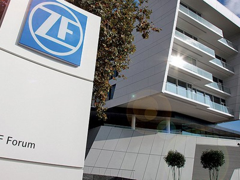 #BreakingNews- ZF cuts profit outlook on auto sector slowdown feedproxy.google.com/~r/autonews/Br…