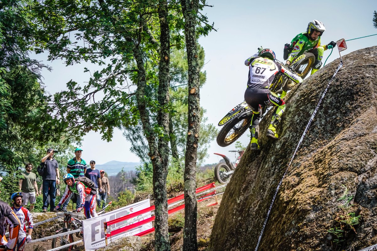 TrialGP's tweet image. When minders earn their money! @AdamRagaSans is in safe hands. Pic @pep_segales @TRS_Motorcycles #FiveFriday #FIMTrialGP #WeAreTrialGP