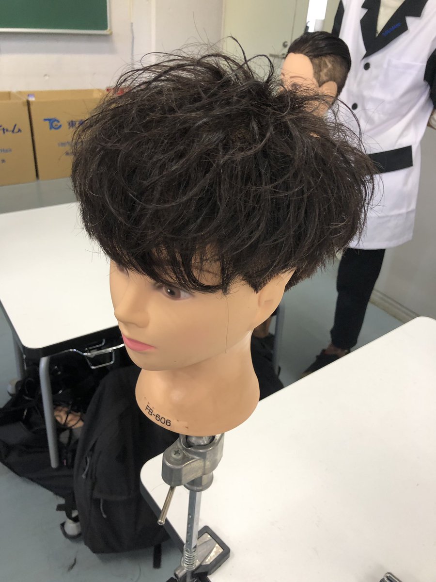 りゅうせい 刈り上げツーブロック前下がりマッシュ りゅうせい 刈り上げツーブロック前下がりマッシュ