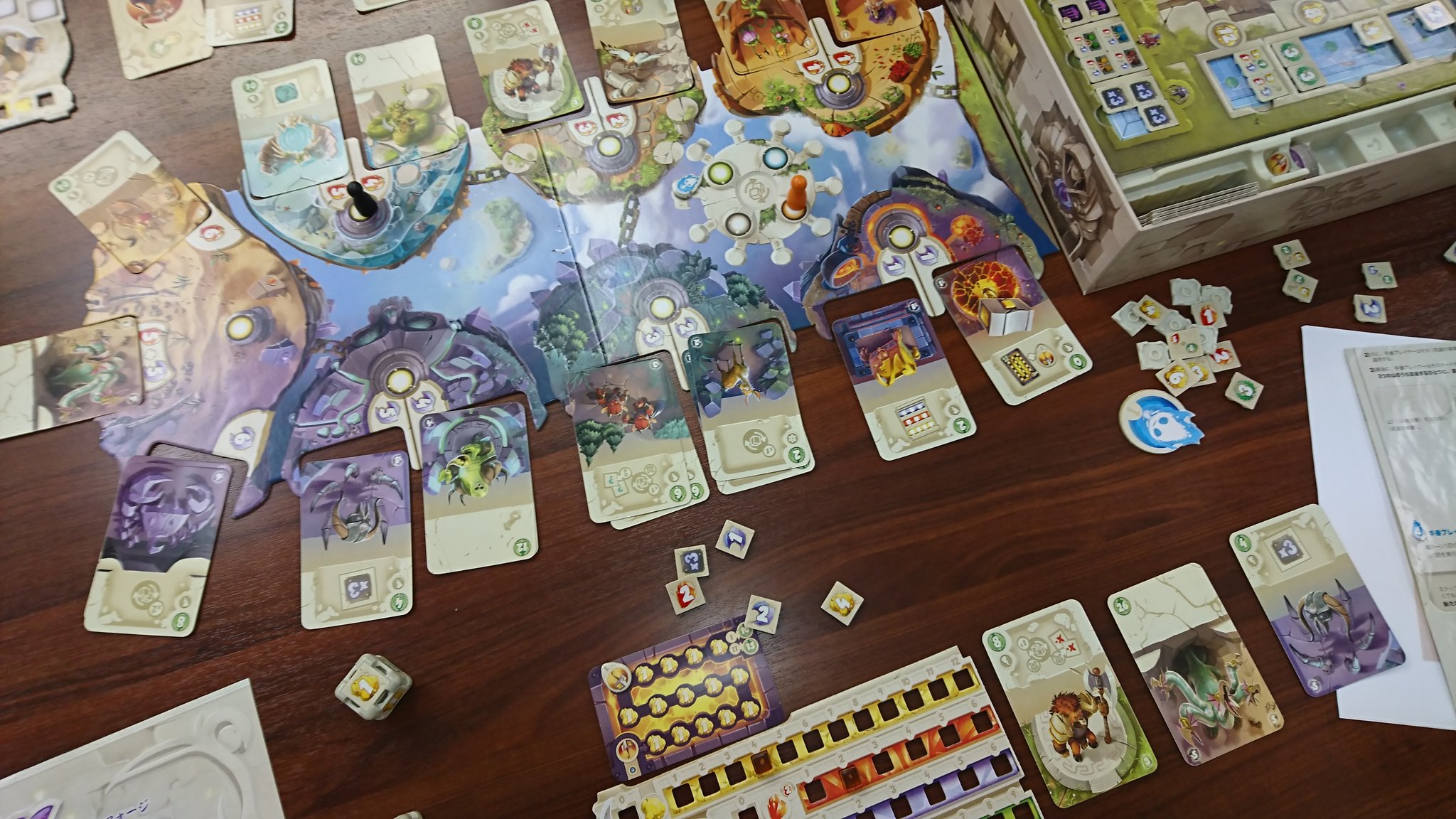 ジャンボ ダイスフォージ 十二季節の魔法使いと同じ作者さん ダイスを振って リソース集めて カードを買ったり ダイスの面を入れ換えたり 十二季節の魔法使いに比べてシンプルかつサクサク進んだ 少し物足りなく感じたのは二人 ジャンボ ダイスフォージ 十二季節の魔法使いと同じ作者さん ダイスを振って リソース集めて カードを買ったり ダイスの面を入れ換えたり 十二季節の魔法使いに比べてシンプルかつサクサク進んだ 少し物足りなく感じたのは二人