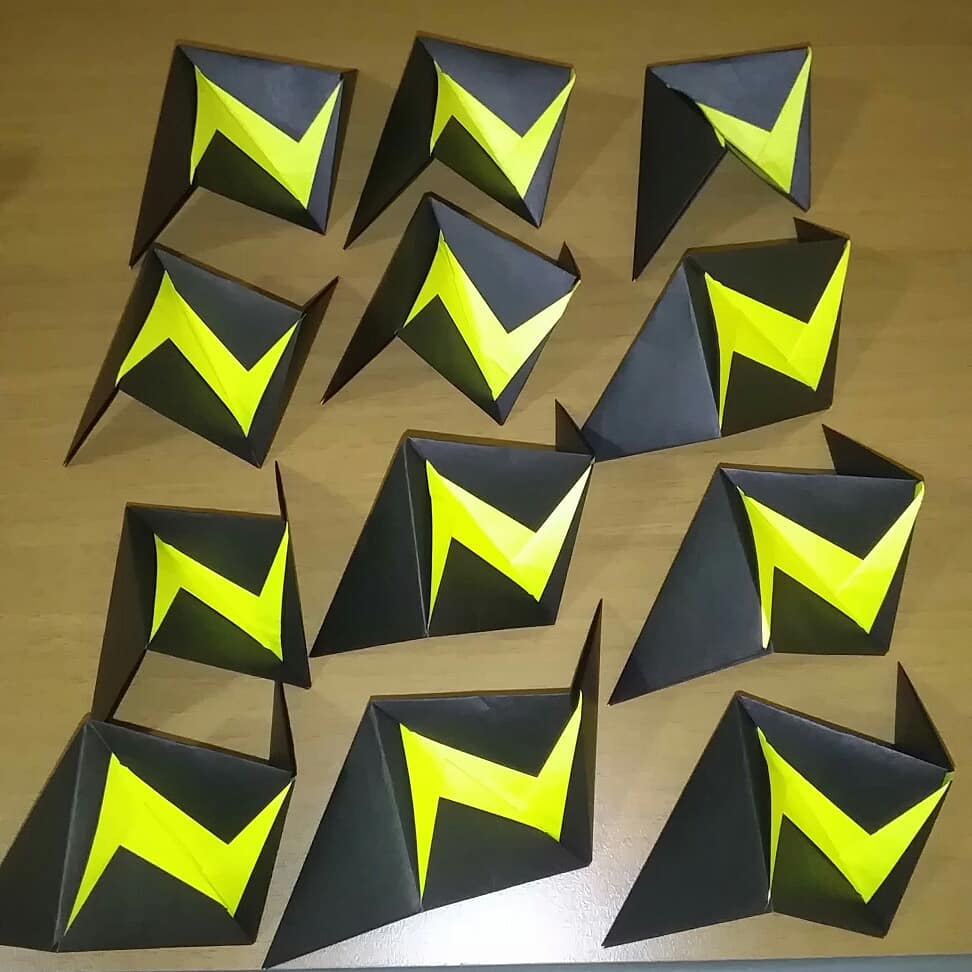 村野達郎 در توییتر 雷マークみたいな ユニット折り紙 くす玉 12枚 Amazonでオーダーした単色100枚入り両面折り紙を使用 思った通りにクールな出来栄えー 折り紙 おりがみ 折紙 Origami ユニット折り紙 モジュラー折り紙 Unit Modular くすだま