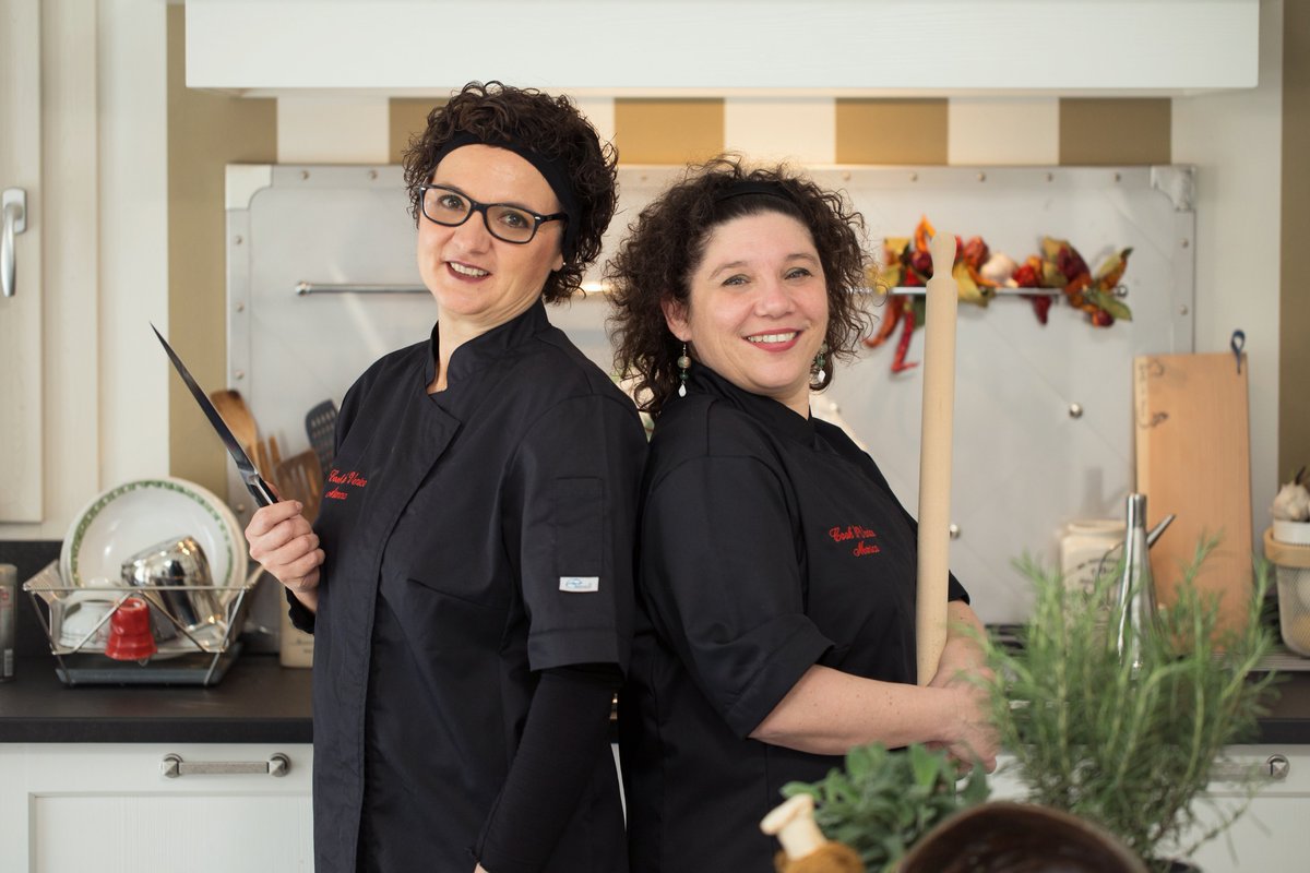 cookinvenice's tweet photo. When Uk meets #Venice in #Romagna what do you get?
An amazing #CookingHoliday with @carmela_kitchen @cookinvenice & Nonna Violante of @HotelEliseo_ learning the secrets of #pastamaking
DM for info!
#cookinginitaly #foodholiday #pasta #cookinromagna
https://t.co/AZAIrxIqls https://t.co/nf6dGKEFs1