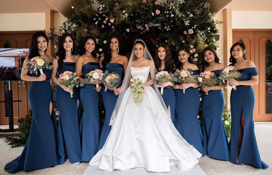 MissUniverse's tweet image. When you compete at Miss Universe, you may just find your bridesmaids and lifelong friends. 💙 Miss Universe China, Indonesia, Vietnam and South Africa stood by Miss Universe Thailand’s side at her wedding. Congratulations Ning Sophida! We wish you all the best. 🎊👰🏻