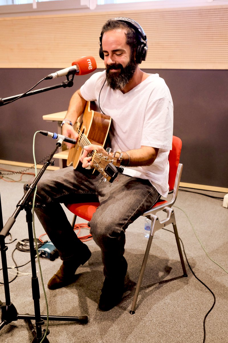 Esta mañana hemos estado en <a href="/LasMananas_rne/">Las Mañanas de RNE</a>  con <a href="/evacordon/">Eva Cordón</a> presentando a <a href="/Tuchomusica/">Tuchomusica</a>  con entrevista y acústico y aquí está el resultado!!!!
Mañana en <a href="/StardustSoria/">Stardust Festival</a> !!!!
@entre_botones <a href="/JuanSantaner/">Juan Santaner</a> <a href="/industriasbala/">industriasbala</a> 
rtve.es/alacarta/audio…