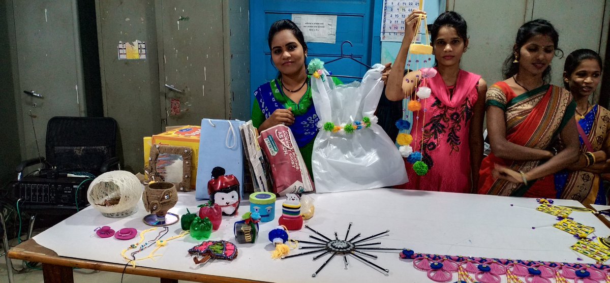 CouncilPalghar's tweet photo. Today our Chief Guest Dr. Ujjawala Kedar Kale was invited for an event of BEST OUT OF WASTE through SWACHH SURVEKSHAN LEAGUE 2020. SHG’s took great initiative for using waste material from their home and utilize it in good manner. We have also learned many things from them. https://t.co/JEJuxQhxXi