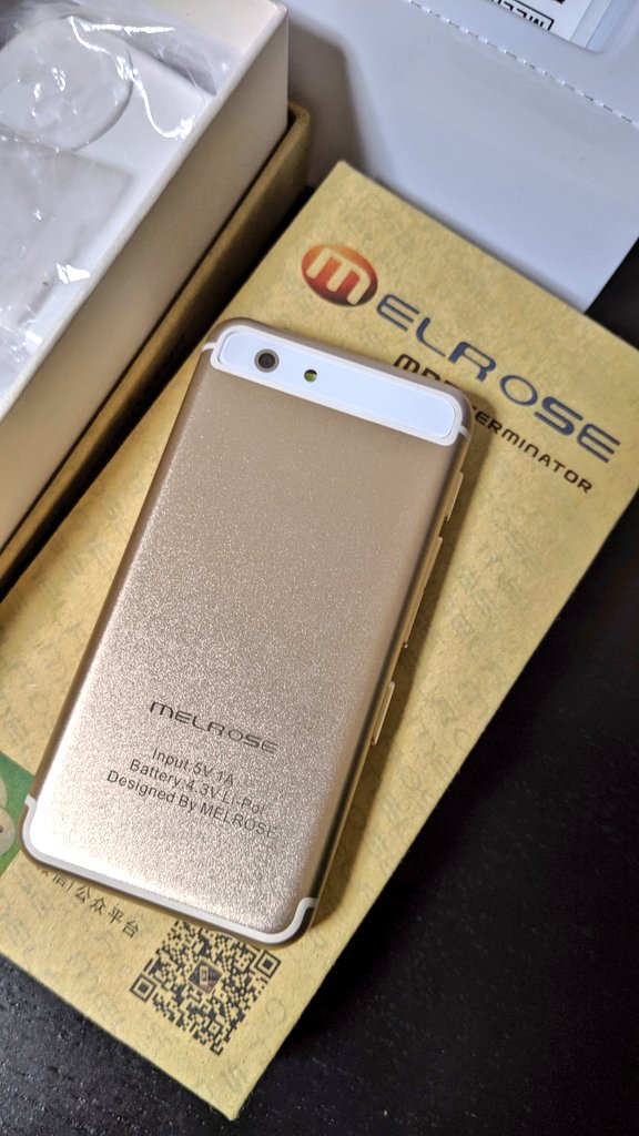 yuuking_mix's tweet photo. 2.45inchの小型androidスマホ届いた🙋
中華製だけどSIM入れれば通話もできるし6000円台でこのクオリティはなかなかしゅごい('ω')
比較はZ5とプロコン
#MELROSE #S9P https://t.co/UvGb0NjVbL