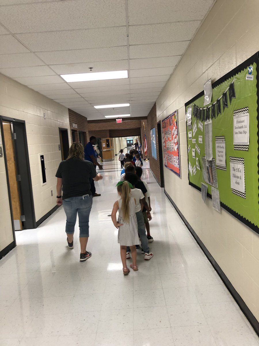 Even our kindergarten students learned about Zone 1 behavior expectations on day #1! Check out @lisemarie25, @Candicehorton01 and friends! #SettingExpectations #ncssbethebest #StayPositive @RyanEarlJames