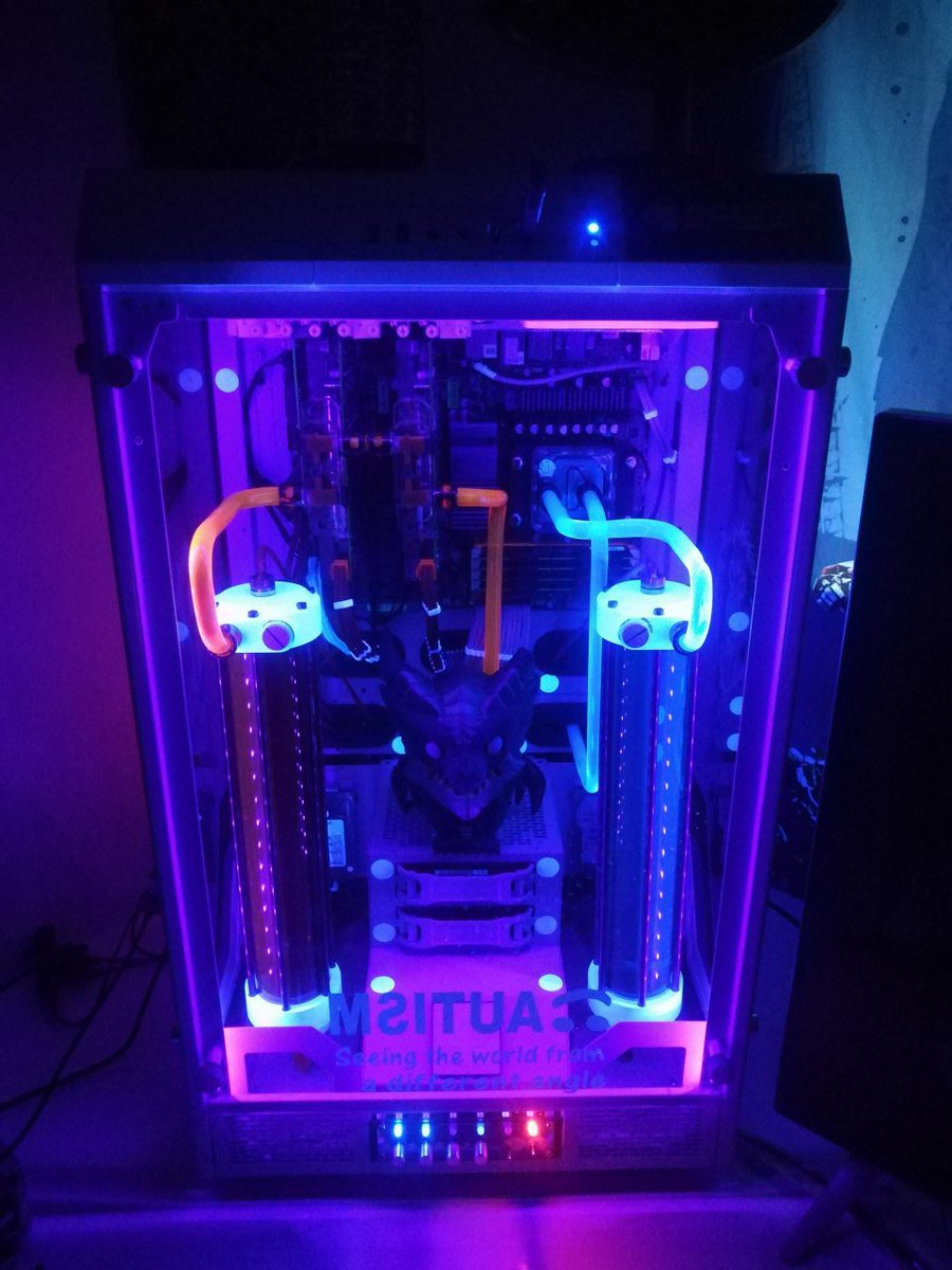 ModMyMods's tweet photo. When a dad will do anything for his autistic son, you get a masterpiece 😍

Talk about an inspiration!

#fightagainstautism #austimawareness #computer #tower900 #watercooled #liquidcooling #pcgaming #pcmr #gaming #custompc #WatercooledPC #redvsblue #PCMasterRace https://t.co/ImYwRcZ9Lv