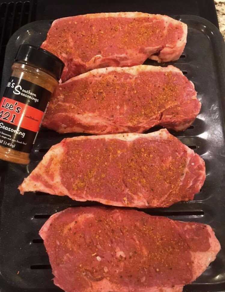 Lee_Cheeks's tweet photo. It’s a beautiful day to grill out! #steak #lees421 #grill #leesrubs https://t.co/Sw7noWkoEX