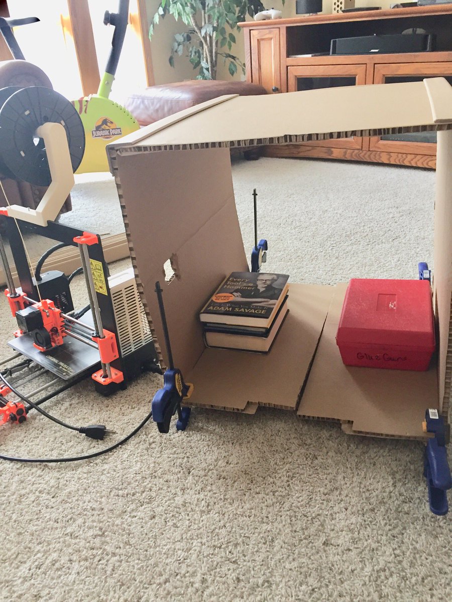 RobotMakerGirl's tweet image. #EveryToolsAHammer Every book’s a tool. 🤔