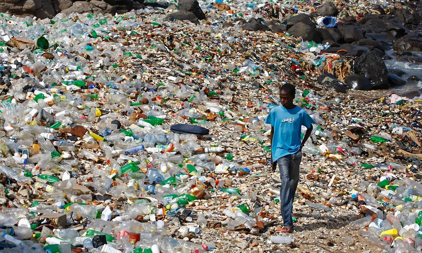 Salva26_'s tweet photo. Haber si nos vamos enterando q esto es lo q estamos haciendo con nuestro planeta xD, vaya futuro les espera a nuestros hijos #Vergonzoso #PlasticoZero https://t.co/NaBs0wa3St
