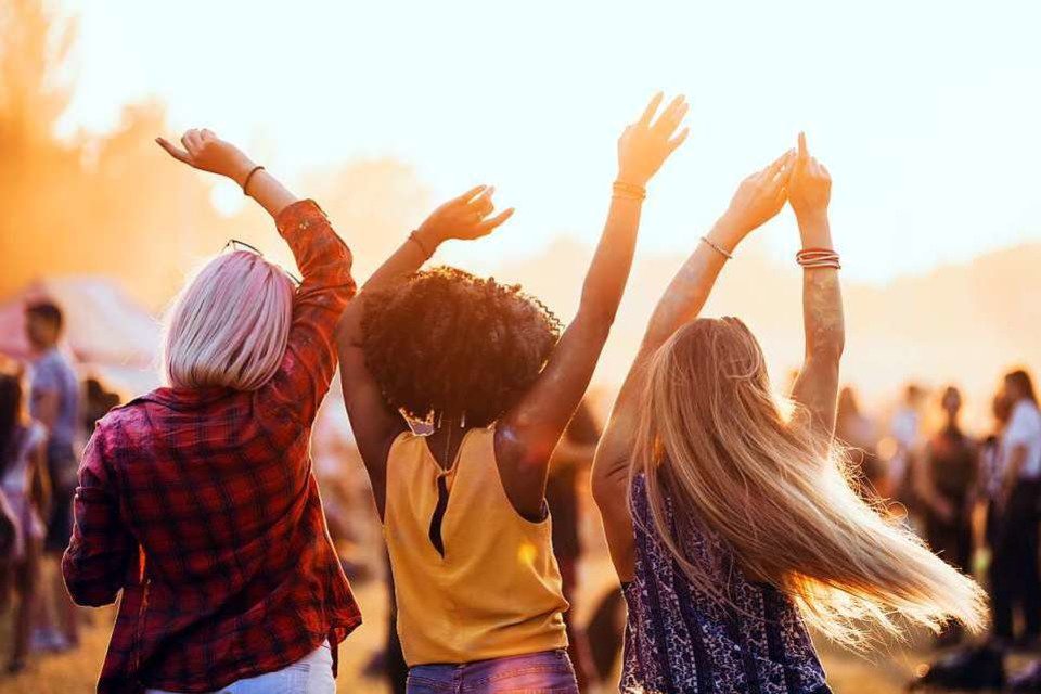 fudders Supersommer lässt dich tanzen und feiern! Werde Mitglied im fudder-Club (inkl. BZ-Online) - zur Begrüßung gibt es Freikarten für die Konzerte von Feine Sahne Fischfilet, Dendemann, Gisbert zu Knyphausen, Namika | Joris oder Black Eyed Peas fudr.fr/sommer2019