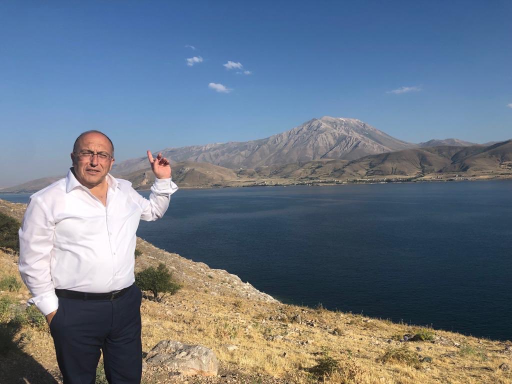 Sevgili Gençler,
Türkiye sadece kıyılar ve plajlardan ibaret değil...
Anadolu’da bu sene sular bir başka çağlıyor...
Göller ve dereler de sizi çağırıyor..
Rafting, dağcılık,doğa yürüyüşleri için haydi dağlara, yaylalara...