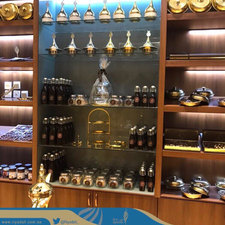 Riyadah_'s tweet photo. من #مشاريع_ريادة المميزة مشروع "قوت " للتمور و منتجاتها للريادية مجد الماجد حيث يقدم المشروع أجود أنواع التمور و منتجاته المختلفه و هدايا التمر الفاخرة للمناسبات في #الأحساء 📍الهفوف شارع الخليج

#ريادة تتمنى لها مزيد من التقدم ..
#فكرة_وهمة_دعم_ورعاية https://t.co/a9br4qUDQX