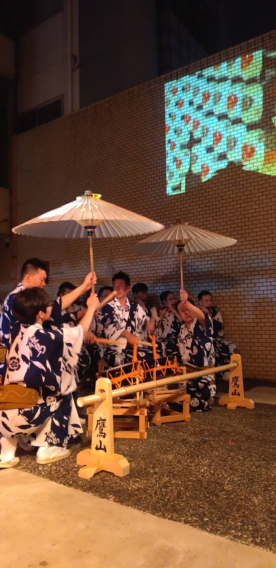 祇園祭 鷹山 Taka Yama 雨の中 傘をさしながらのお囃子 これもまた普段見れない分 特別感もあって素敵ですよ 囃子方は大変かもしれませんが 雨が降って良かったです 笑 祇園祭 後祭 鷹山 たかやま 京都の夏 宵山期間 宵々々山 新町三条新
