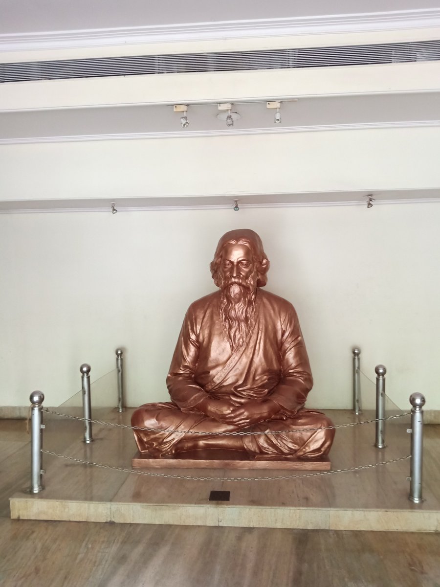 longhandnotes's tweet photo. Why are seers seen,
In the eyes of the ages,
Mostly sitting still?
#haiku #Tagore #Gurudev #RavindraNatyaMandir #typecast #AssignedSeating #NoRoomToStand #NoSpaceToWalk #ওরে_গৃহবাসী https://t.co/qcSATA3cfr