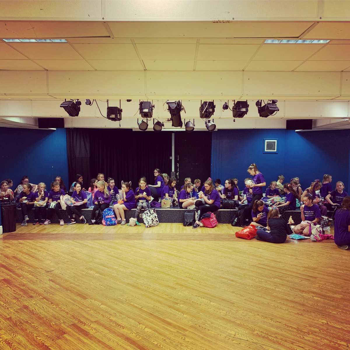 fftheatreschool's tweet photo. Well deserved lunch break for the students at the all day rehearsals for ‘Aladdin’ 🥪🥤🎭🎶 https://t.co/BJzRttPQIb