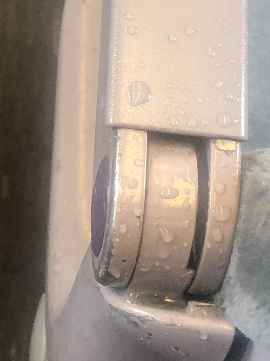 nathevs21's tweet photo. Water leaking from the air condition unit all over my seat @tfwrail #illdrive https://t.co/f59R9KVuni