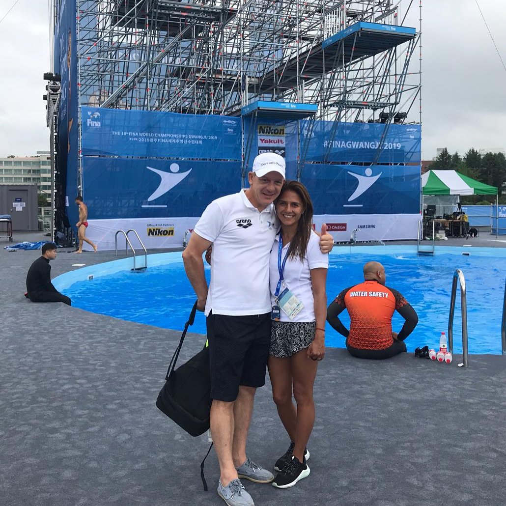 adyjimte's tweet photo. Siempre con el apoyo de una leyenda de los clavados, el multi medallista olímpico y mundial Dmitriy Sautin 🇷🇺
Thanks for your friendship and support!!!
 @Gwangju2019_ @SpeedoMexico #diveintopeace #highdiving #diving #gwangju #clavadosdealtura #mexico https://t.co/XWh96x16bV
