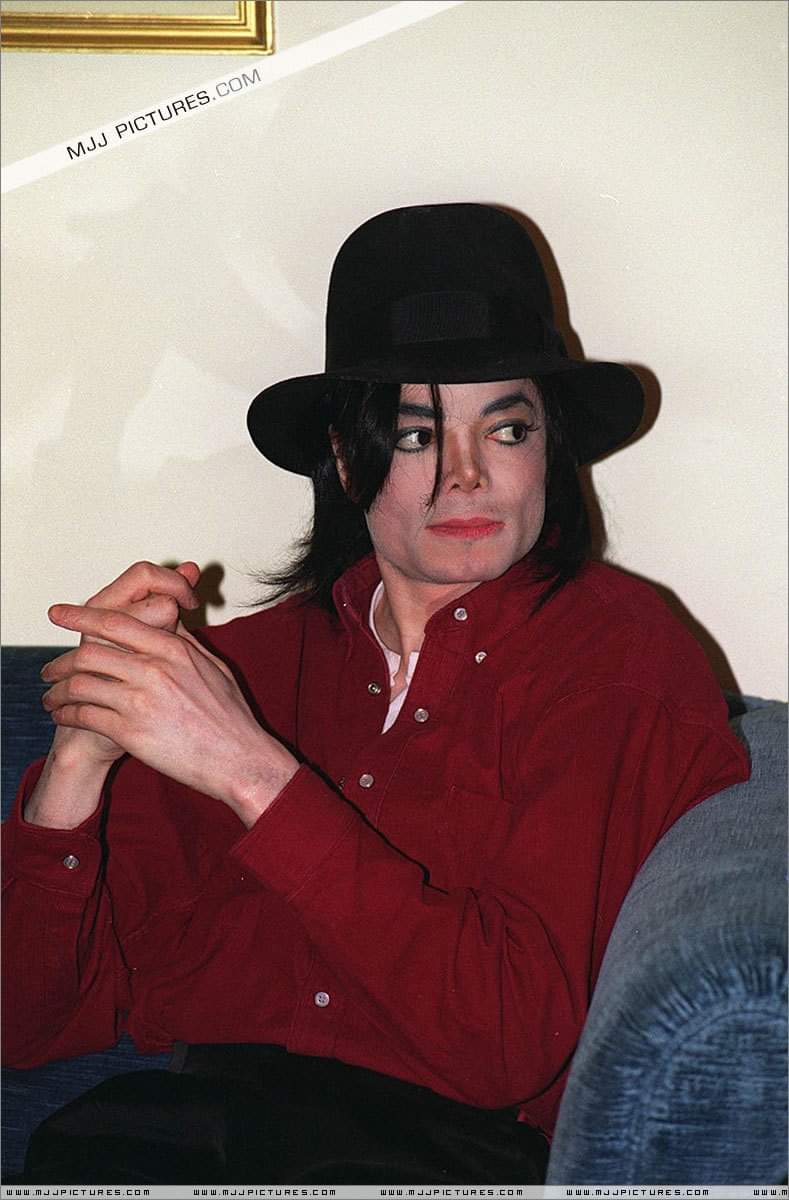 MJJPcomOfficial's tweet photo. Michael Jackson ❤️❤️👑👑 https://t.co/5gcPQ5yo9N