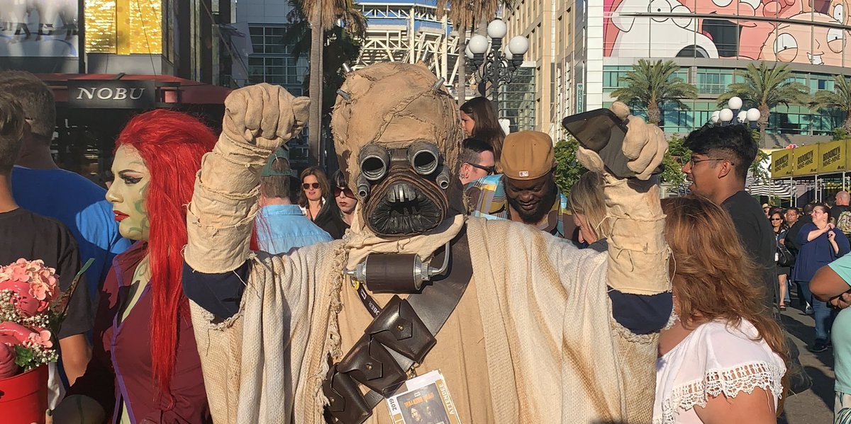 AFNtelevision's tweet photo. Cosplay at #SDCC
#SDCCAFN #ForTheTroops🇺🇸 https://t.co/N3vNL2H1po