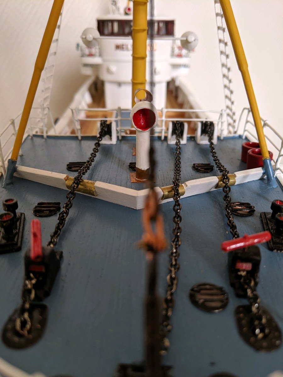 Onkelen min har laget modellbåt som foreldrene mine har kjøpt og detaljene her er *on point*